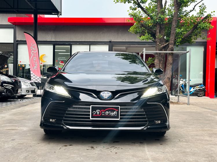 Toyota Camry 2022 2.5 HEV Premium Sedan ไฮบริด เกียร์อัตโนมัติ ดำ รูปที่ 2