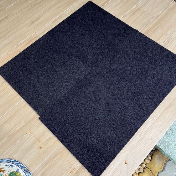 พรมแผ่นปูพื้น พื้นหลังสักหลาด สีดำเข้มผสม รูปที่ 3