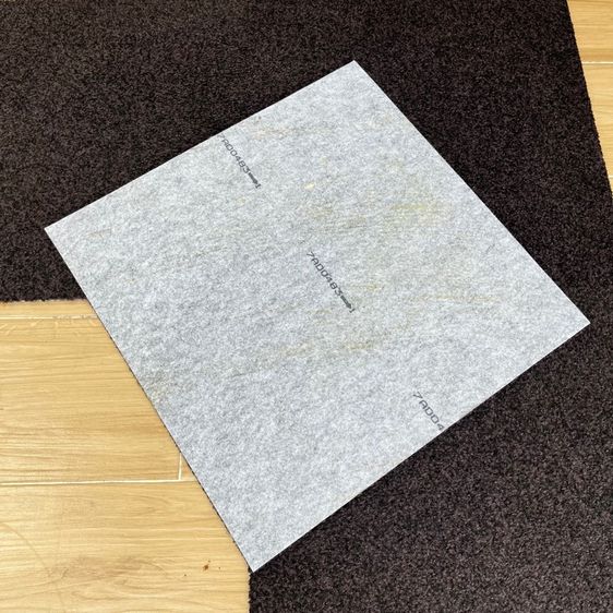 พรมแผ่นปูพื้น พื้นหลังสักหลาด สีดำเข้มผสม รูปที่ 7