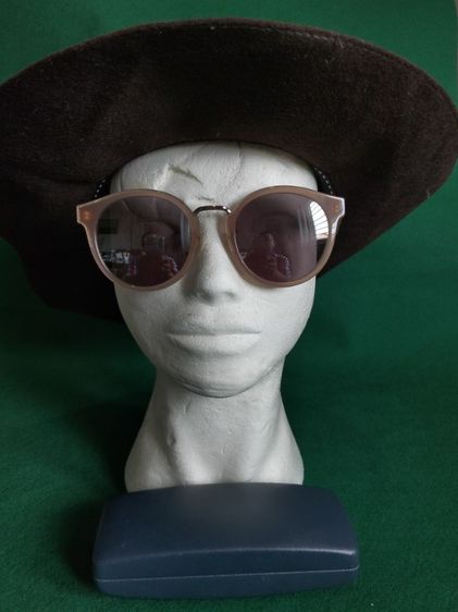 ขอขายแว่นตากันแดด unisex แบรนด์ Calvin Klein รุ่น CK4337SK แท้ผลิตในประเทศจีน ขนาด 53-23-140mm.กระจกดำก้านสีน้ำตาลอ่อน รูปที่ 3