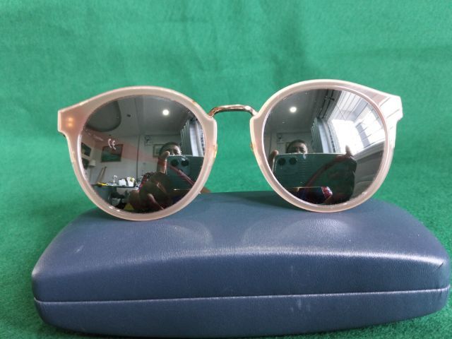 อื่นๆ ขอขายแว่นตากันแดด unisex แบรนด์ Calvin Klein รุ่น CK4337SK แท้ผลิตในประเทศจีน ขนาด 53-23-140mm.กระจกดำก้านสีน้ำตาลอ่อน