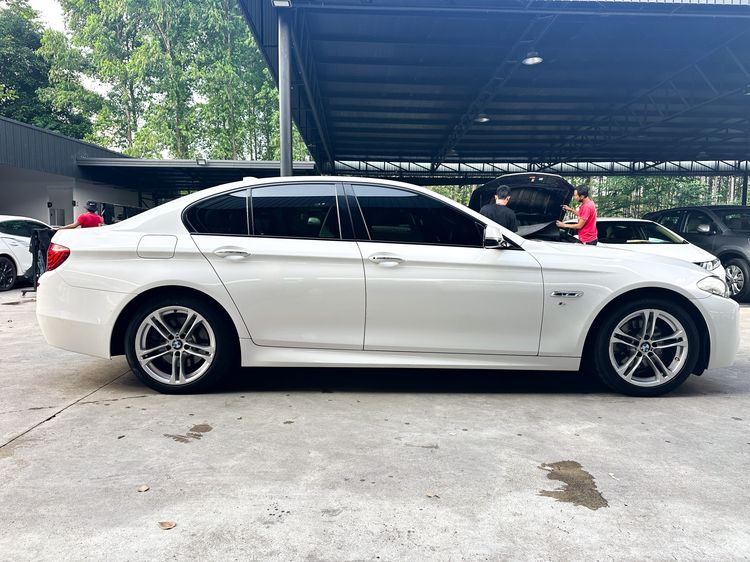 BMW Series 5 2017 520d Sedan ดีเซล เกียร์อัตโนมัติ ขาว รูปที่ 4