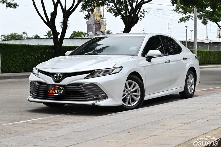 รถ Toyota Camry 2.0 G สี ขาว