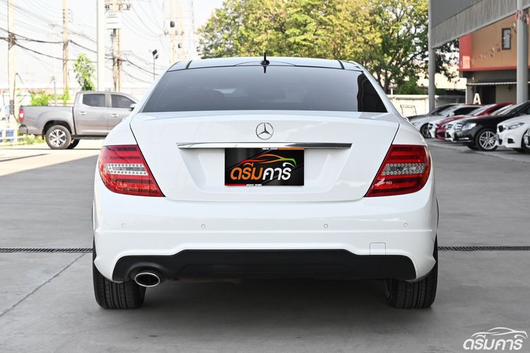 Mercedes-Benz C-Class 2014 C180 AMG Sedan เบนซิน ไม่ติดแก๊ส เกียร์อัตโนมัติ ขาว รูปที่ 4