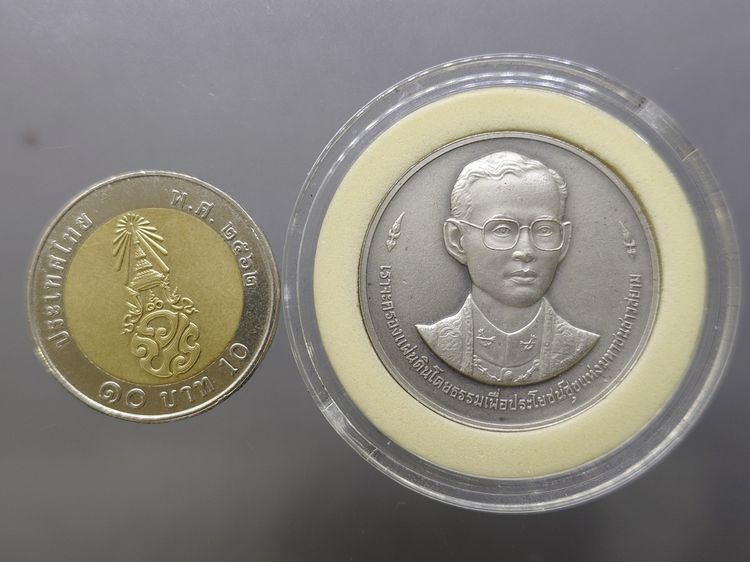เหรียญที่ระลึก 50 ปี พระบรมราชาภิเษก รัชกาลที่9 พ.ศ.2543 เนื้อเงินรมดำ พร้อมกล่องหนัง และใบเซอร์จากกรมธนารักษ์ รูปที่ 6