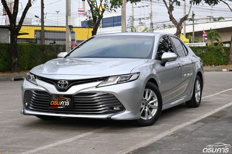 รถ Toyota Camry 2.0 G สี บรอนซ์เงิน