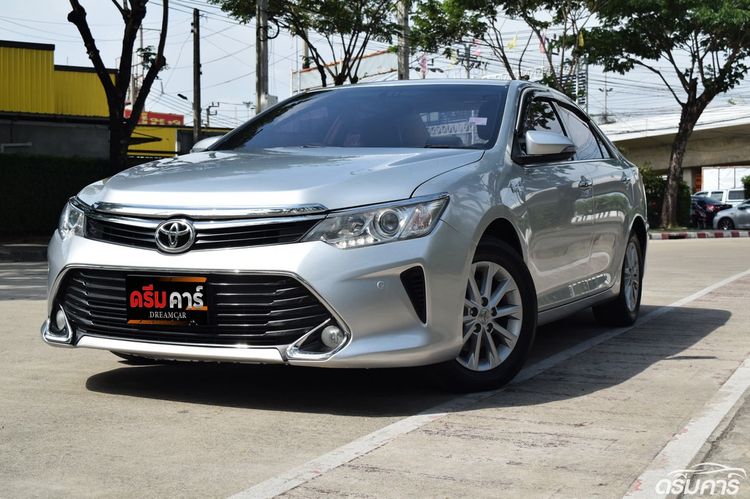 รถ Toyota Camry 2.0 G สี บรอนซ์เงิน