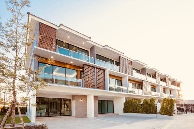 ให้เช่าบ้านทาวน์โฮม Supalai Essence ลาดพร้าว 107