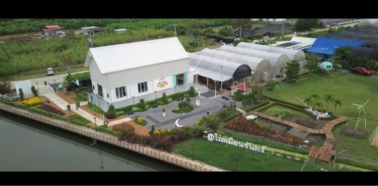 ไร่เหมือนจันทร์