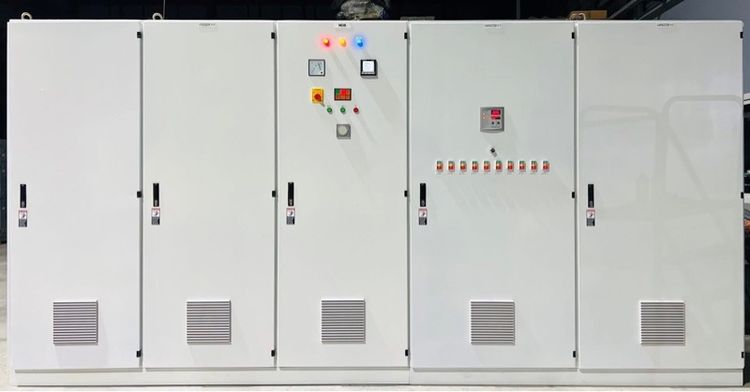 ขายตู้ Mdb Main air circuit breaker Mitsubishi 2500A breaker ย่อย Mitsubishi 16 ตัว Capbank 80kvar 525V x 10step Pipat Mobile 098-2641749