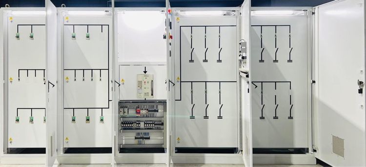 ขายตู้ Mdb Main air circuit breaker Mitsubishi 2500A breaker ย่อย Mitsubishi 16 ตัว Capbank 80kvar 525V x 10step Pipat Mobile 098-2641749 รูปที่ 2