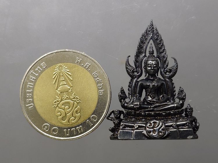 พระพุทธชินราช ภปร. ลอยองค์ เนื้อเงินรมดำ โครงการ "เพราะแผ่นดินนี้ คือ แผ่นดินเกิด รุ่นแรก ปี 2548 พร้อมกล่องเดิม	 พระพุทธชินราช ภปร. โครงกา รูปที่ 8