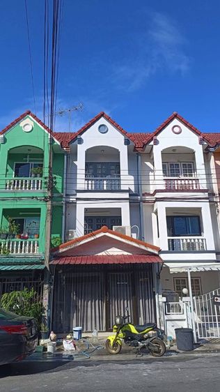 ขายทาวน์เฮ้าส์ 3 ชั้นราคาถูกพร้อมเฟอร์นิเจอร์เข้าอยู่ได้เลย