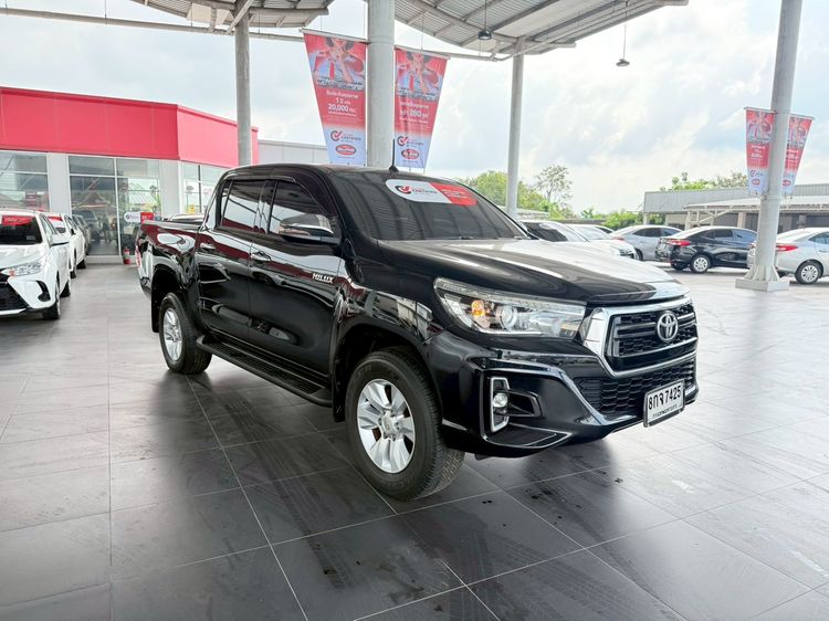 รถ Toyota Hilux Revo 2.4 E สี ดำ