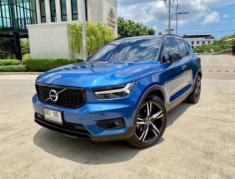 รถ Volvo XC40 2.0 T4 Momentum สี ฟ้า