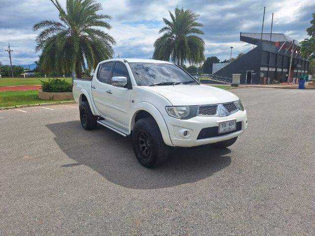 รถ Mitsubishi Triton 2.5 Plus GLS VG Turbo สี ขาว