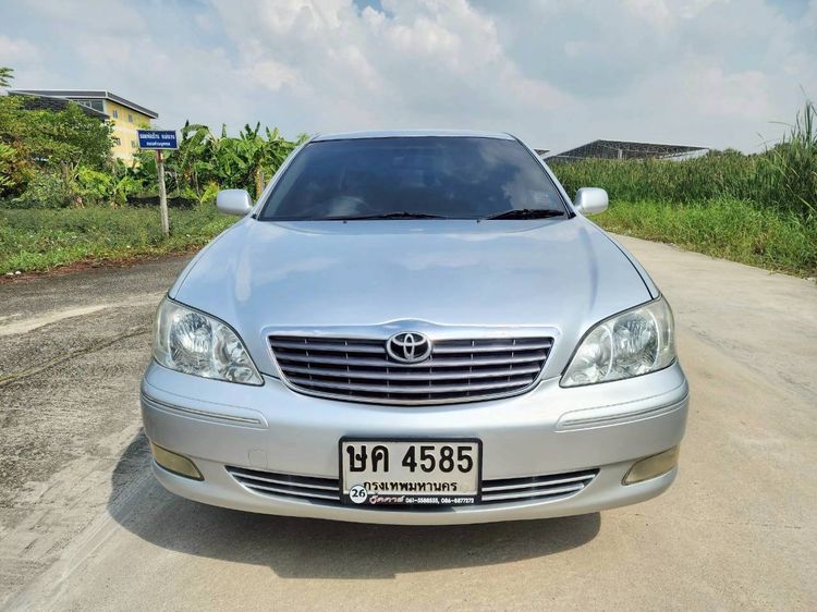 รถ Toyota Camry 2.0 E สี บรอนซ์เงิน