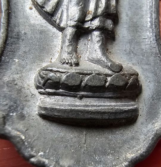 พระฉลอง 25 พุทธศตวรรษ เนื้อชิน มีเข็มนิยม  ปี 2500 รูปที่ 7