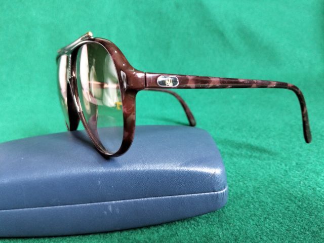 แว่นกันแดด vintage ทรง Aviator แบรนด์ Jean Chartant ยุค 90 หายากตัวเฟรมลายกระสีน้ำตาลกระจกทูโทนสีชาอ่อนๆใส่สบายตัวเบา  รูปที่ 4