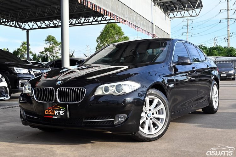รถ BMW Series 5 520i สี ดำ