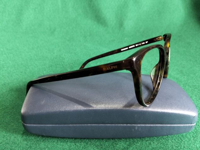 กรอบแว่นตาแบรนด์ Ralph Lauren รุ่น RA5282U แท้ ขนาด 55-18-140 mm.เฟรมสีน้ำตาลลายกระข้างในก้านมีการเสริมเหล็กทนทานและเบาสภาพไม่มีชำรุดและหัก รูปที่ 5