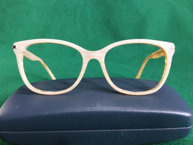 อื่นๆ แว่นสายตา กรอบแว่นตาท่านหญิงแบรนด์ Carla zampatti 04 รุ่น 04 ผลิตในออสเตรเลีย ขนาด 53-16-140mm.เฟรมสีชานมลายกระเหมือนเขาสัตว์สภาพเกือบใหม่