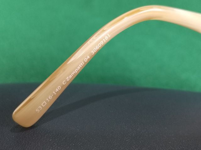 กรอบแว่นตาท่านหญิงแบรนด์ Carla zampatti 04 รุ่น 04 ผลิตในออสเตรเลีย ขนาด 53-16-140mm.เฟรมสีชานมลายกระเหมือนเขาสัตว์สภาพเกือบใหม่ รูปที่ 6