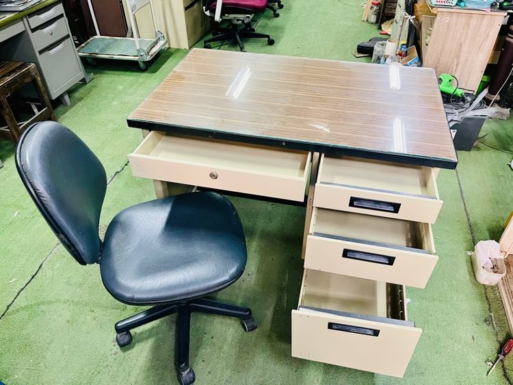 ชุดโต๊ะเหล็ก Kingdom ทอปกระจก พร้อมเก้าอี้ รูปที่ 2