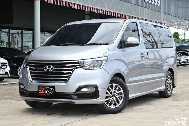 รถ Hyundai H-1  2.5 Elite สี บรอนซ์เงิน