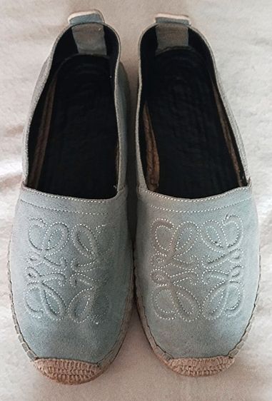 รองเท้าหนังกลับ Loewe