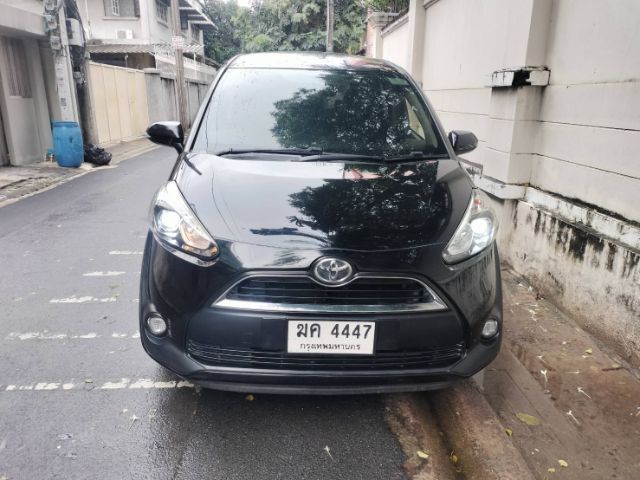 Toyota Sienta 2018 1.5 G Van เบนซิน ไม่ติดแก๊ส เกียร์อัตโนมัติ ดำ รูปที่ 3