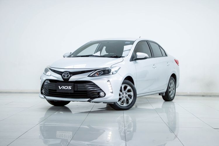 รถ Toyota Vios 1.5 Mid สี เทา