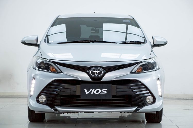 Toyota Vios 2020 1.5 Mid Sedan เบนซิน ไม่ติดแก๊ส เกียร์อัตโนมัติ เทา รูปที่ 4