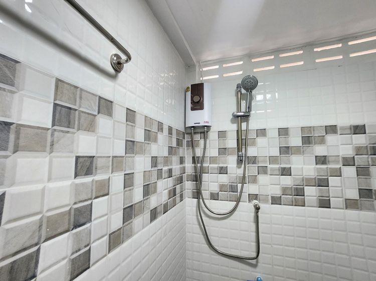 อื่นๆ เลี้ยงสัตว์ได้ มีบางส่วน  ขายคอนโด เอื้ออมรสุข (ริมแม่น้ำเจ้าพระยา บางจาก3) ใกล้สุขุมวิท 62 ชั้น 2 อาคาร 6   ขนาดห้อง 26.39 ตรม. ห้องปรับปรุงใหม่ พร้อมเข้าอยู่  รูปที่ 2