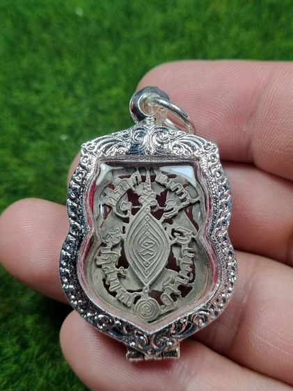 พระเหรียญหลวงพ่อกลั่นวัดพระญาติเหรียญฉลุเก่าๆ รูปที่ 2