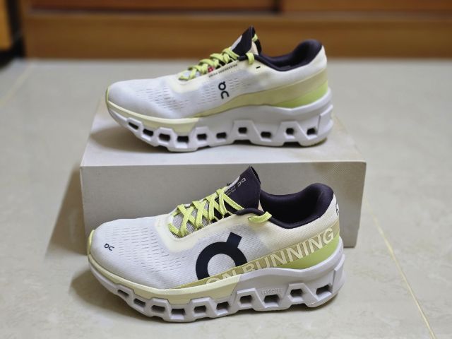 รองเท้าผ้าใบ ขาว ผ้า UK 6.5 | EU 40 | US 8 Skechers  On Cloud ผู้หญิง
รุ่น Cloudmonster 2 สี Undyed Zest
