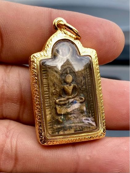 พระหล่อเลี่ยมทอง รูปที่ 3