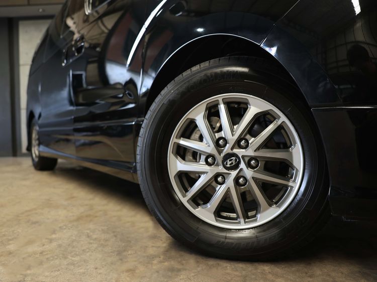 Hyundai H-1  2019 2.5 Elite Van ดีเซล ไม่ติดแก๊ส เกียร์อัตโนมัติ ดำ รูปที่ 4