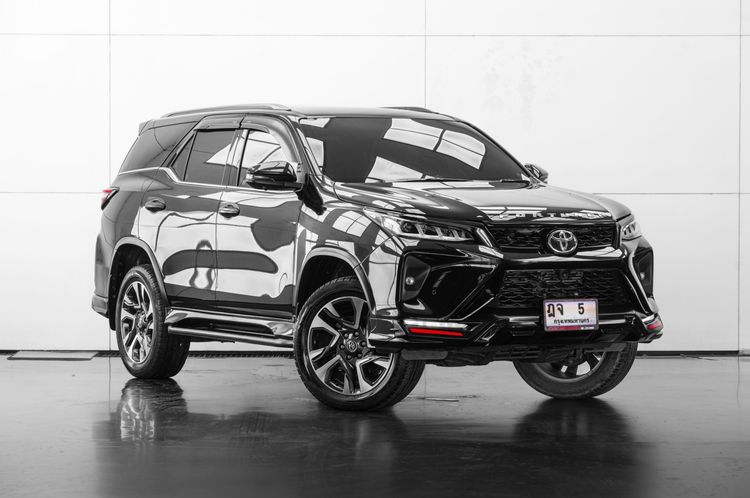 รถ Toyota Fortuner 2.4 LEGENDER 2WD AT สี ดำ