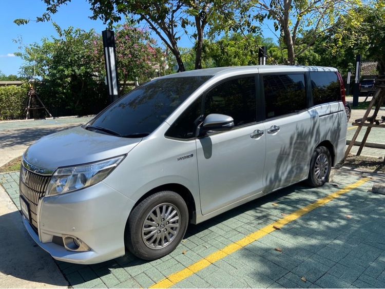 Toyota Esquire 2017 1.8 Hybrid Gi Van ไฮบริด เกียร์อัตโนมัติ บรอนซ์เงิน รูปที่ 2