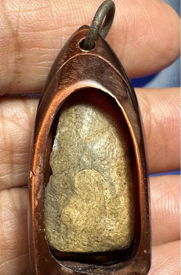 พระรอด เนื้อเขียวหินครก เลี่ยมโบราณ รูปที่ 6