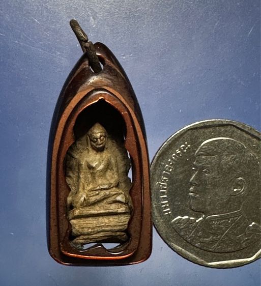 พระรอด เนื้อเขียวหินครก เลี่ยมโบราณ รูปที่ 9