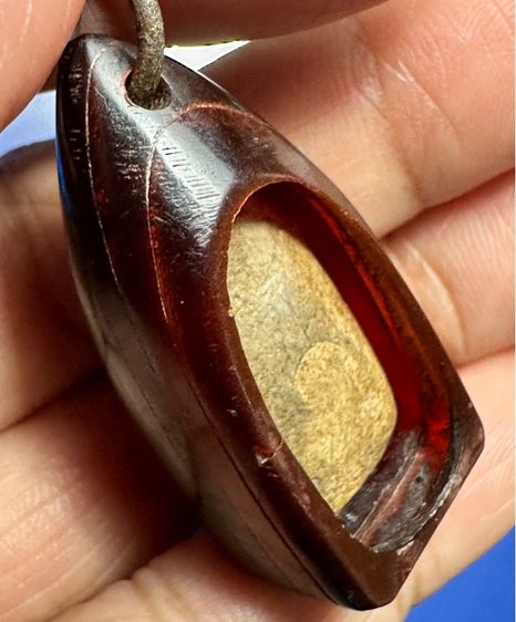 พระรอด เนื้อเขียวหินครก เลี่ยมโบราณ รูปที่ 8