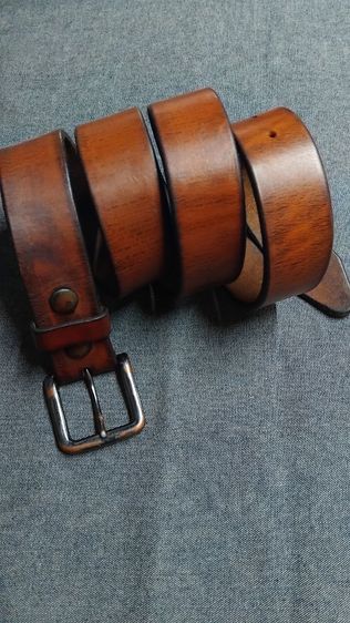 เข็มขัดหนังสีน้ำตาลหนังหนา สวยมีกระดุมเป๊กถอดเปลี่ยนสายได้ เอว45-48 กว้าง1.5 ยาวรวมหัว55นิ้ว
สภาพสวย
ขาย450ส่งเคอรี่50  รูปที่ 4