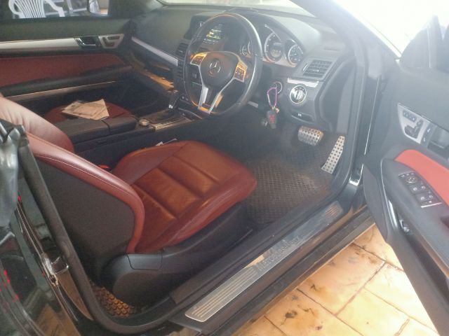 Mercedes-Benz E-Class 2012 E200 CGI Sedan เบนซิน ไม่ติดแก๊ส เกียร์อัตโนมัติ ดำ รูปที่ 4