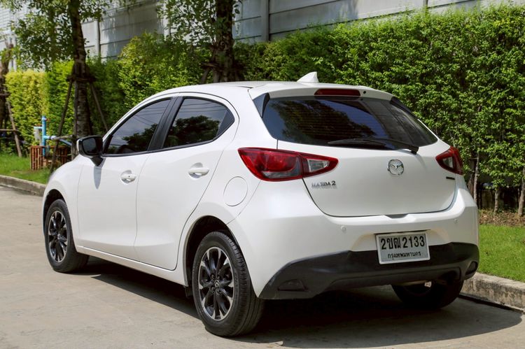 Mazda Mazda 2 2021 1.3 C Sports Sedan เบนซิน ไม่ติดแก๊ส เกียร์อัตโนมัติ ขาว รูปที่ 3