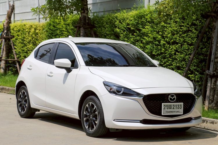Mazda Mazda 2 2021 1.3 C Sports Sedan เบนซิน ไม่ติดแก๊ส เกียร์อัตโนมัติ ขาว รูปที่ 2