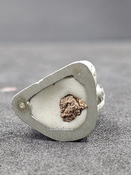 รูปหล่อลอยองค์ รุ่นบาตรเงินล้าน (บาตรรับทรัพย์) หลวงปู่ศิลา รูปที่ 4