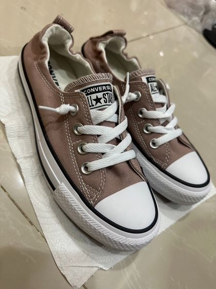 Converse slip on สีชมพู ขนาด 24 c.m. ของแท้ซื้อจากช็อป ใช้งานไปครั้งเดียว สภาพใหม่มาก 99.99 ไม่มีตำหนิ ราคา 790 บาท จัดส่งฟรืทั่วประเทศจ้า 