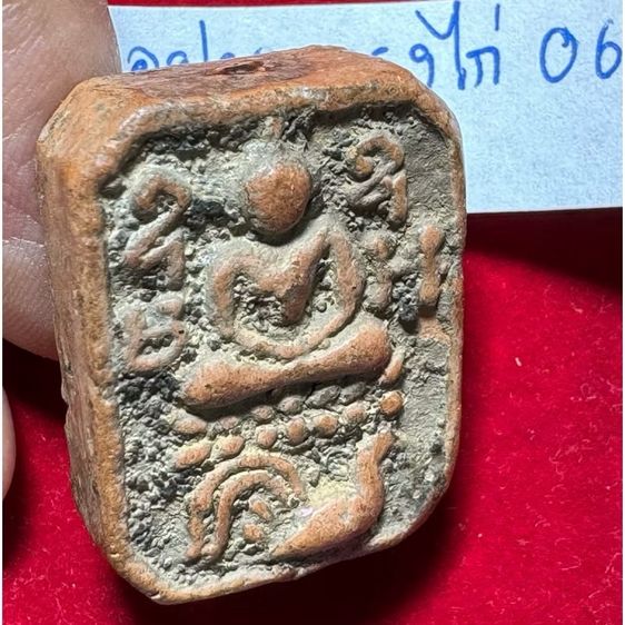 หลวงพ่อปาน วัดบางนมโค พระเครื่องเนื้อดินทรง 5 เหลี่ยม พิมพ์สมเด็จประทับไก่ หาง 4 เส้น สภาพสมบูรณ์ ไม่ผ่านใช้งาน รูปที่ 5